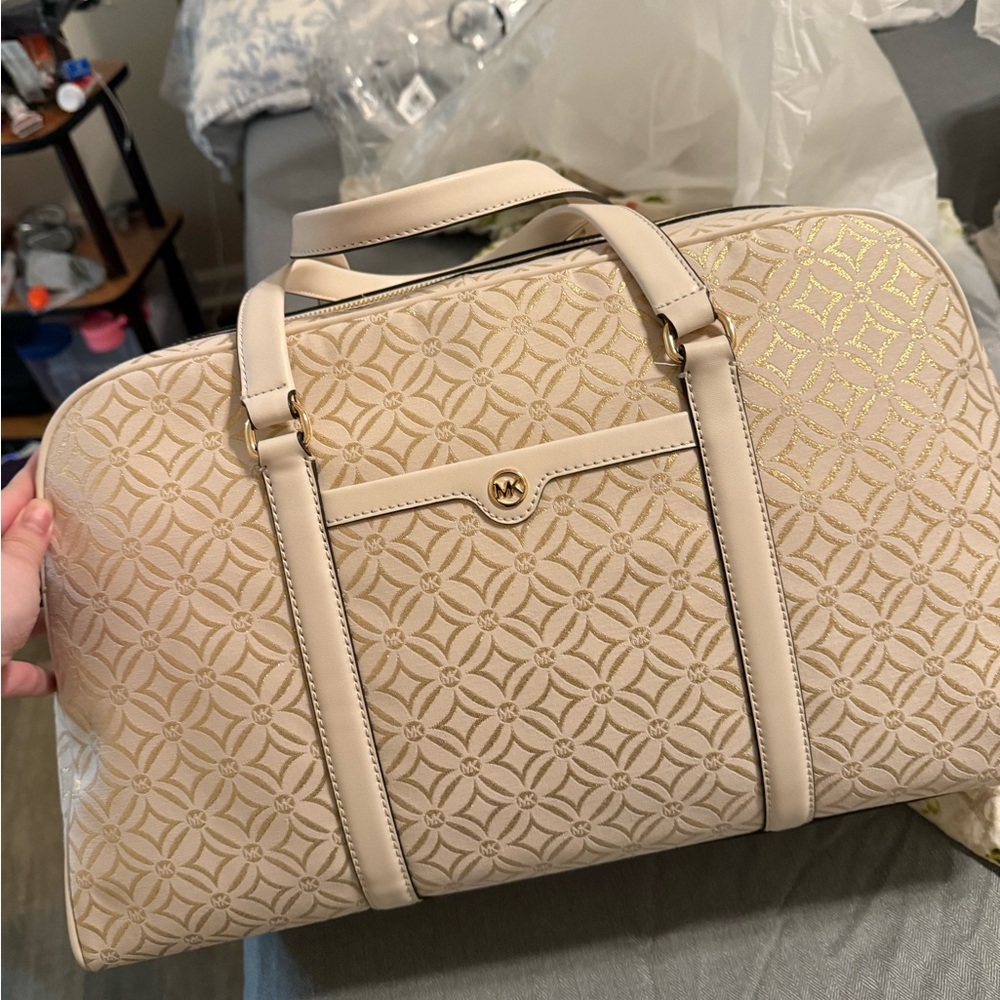 New mk cream travel bag + straps